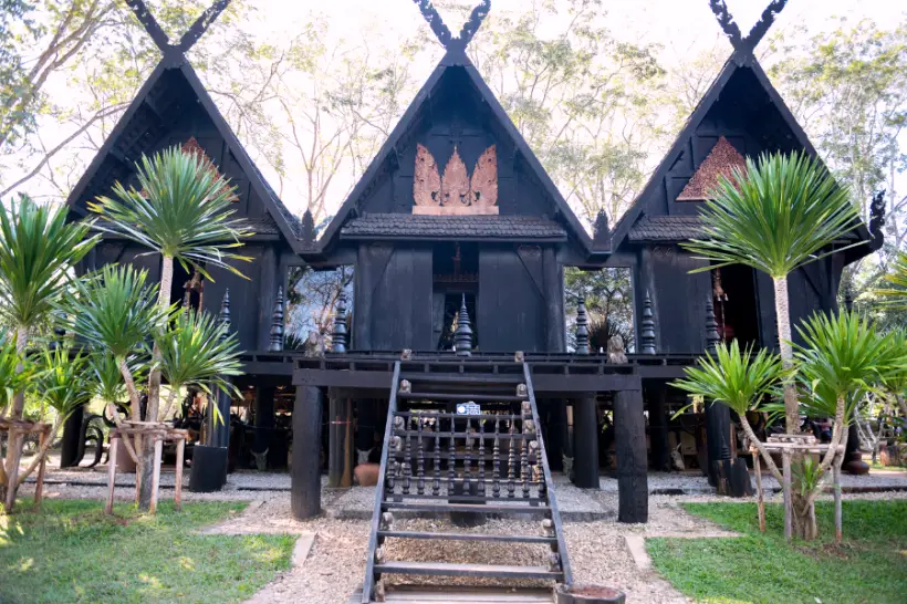 Chiang Mai to Chiang Rai Sightseeing Transfer via Hot Spring, White Temple, Blue Temple,Black House & Huay Pla Kang Temple